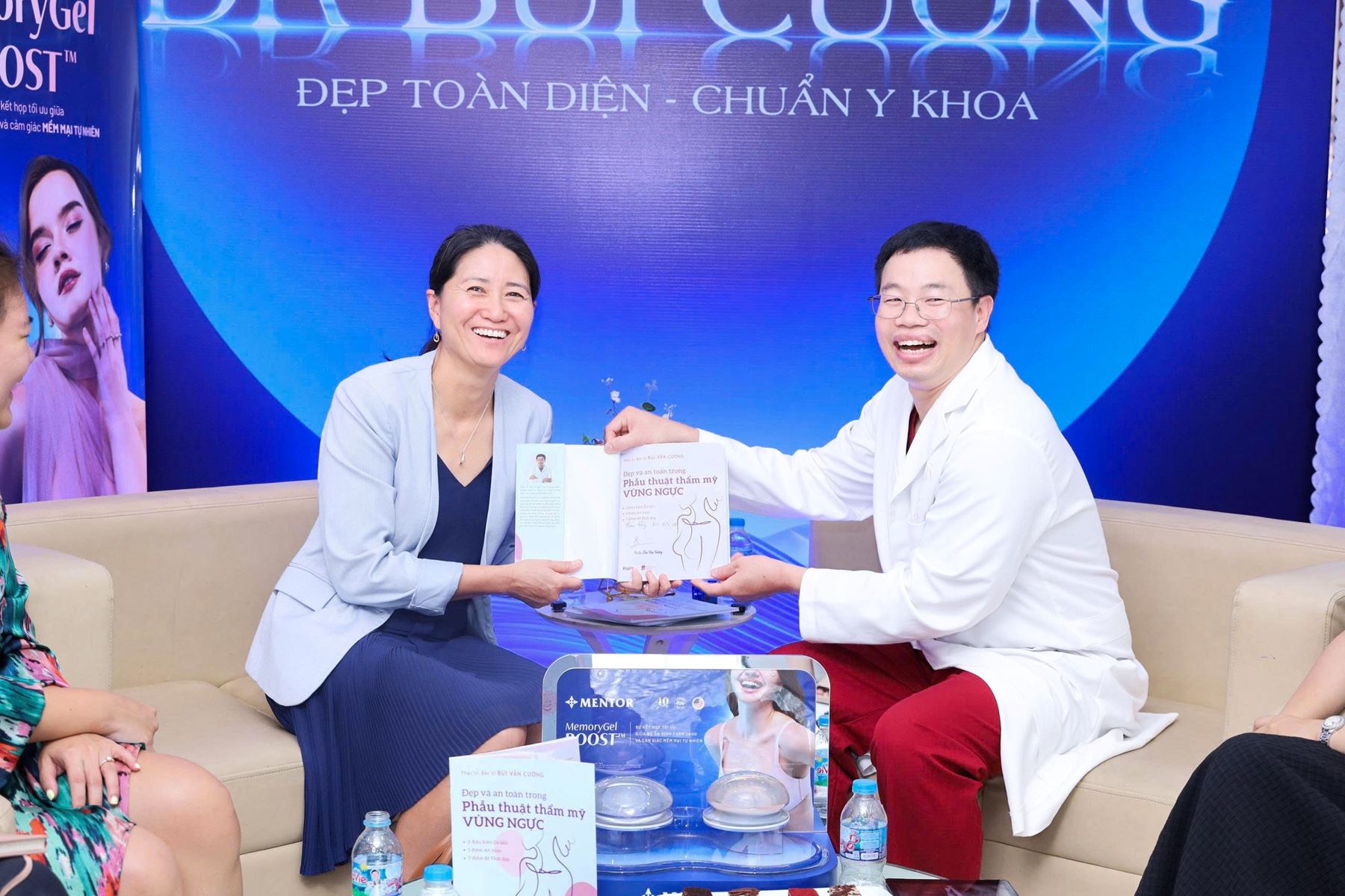 Ths.BS Bùi Văn Cường đón tiếp đại diện cấp cao Mentor: Mở rộng cơ hội hợp tác quốc tế trong lĩnh vực thẩm mỹ - tái tạo
