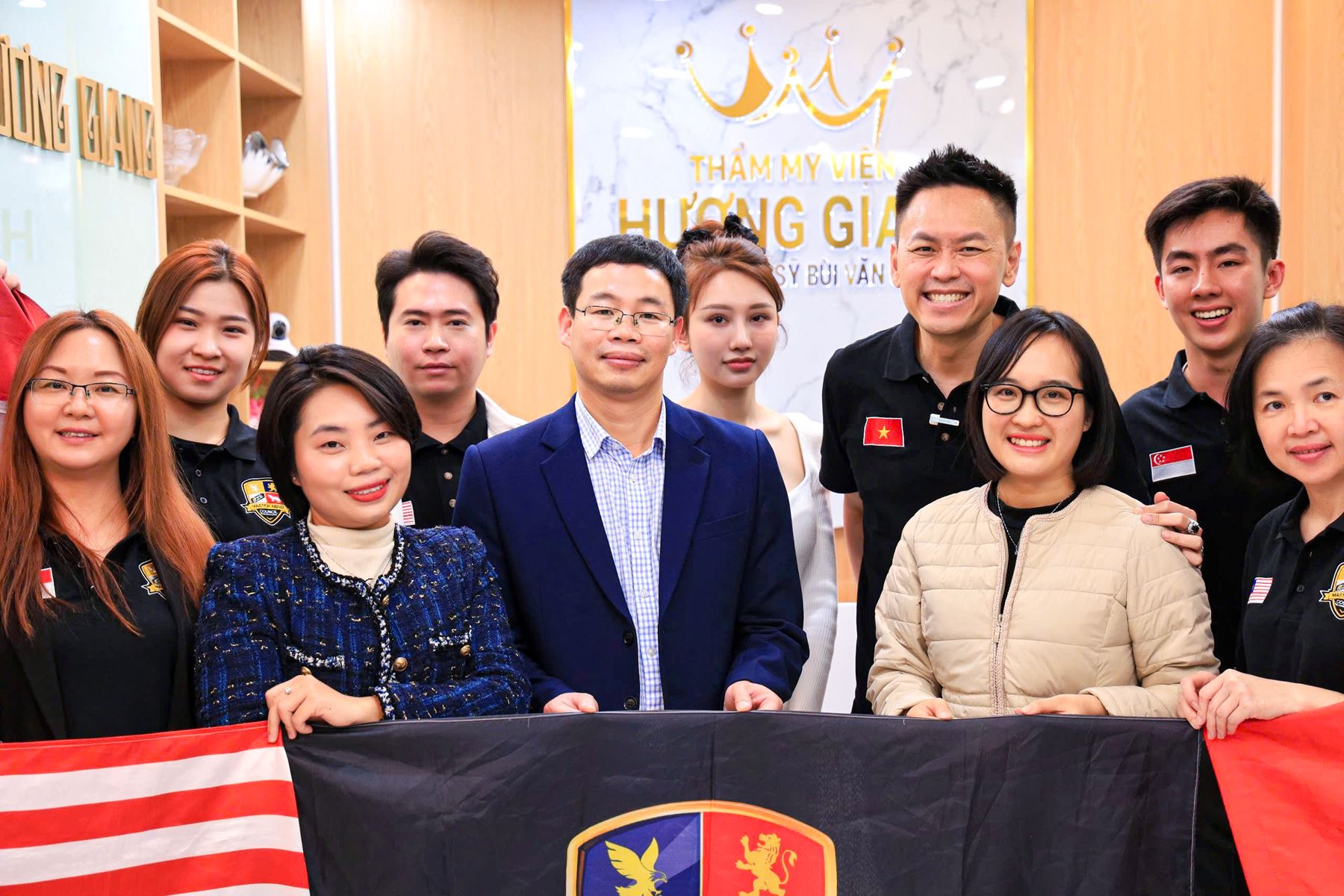 Thẩm mỹ viện Hương Giang đón tiếp đoàn khách Singapore - Khẳng định uy tín và vị thế